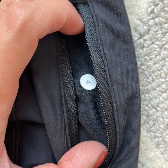 LULULEMON black camouflage leggings 25” - Picture 3 of 5